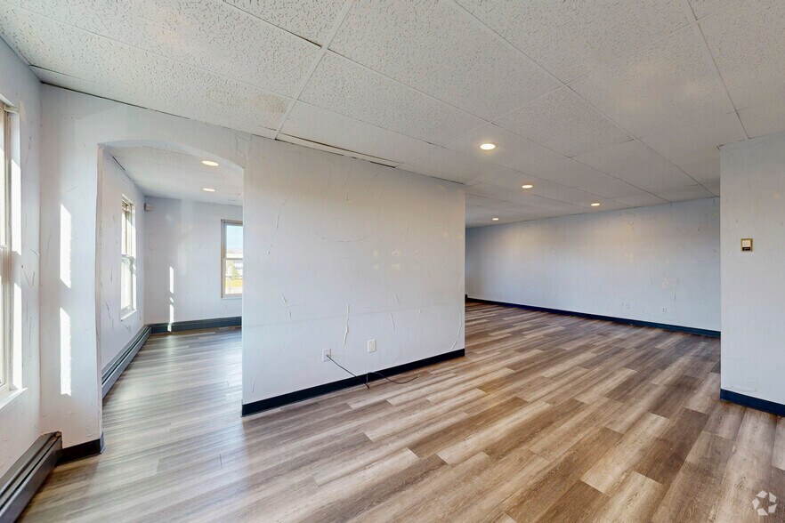 More Photos Of 150 Sheridan Blvd, Denver Office For Sale