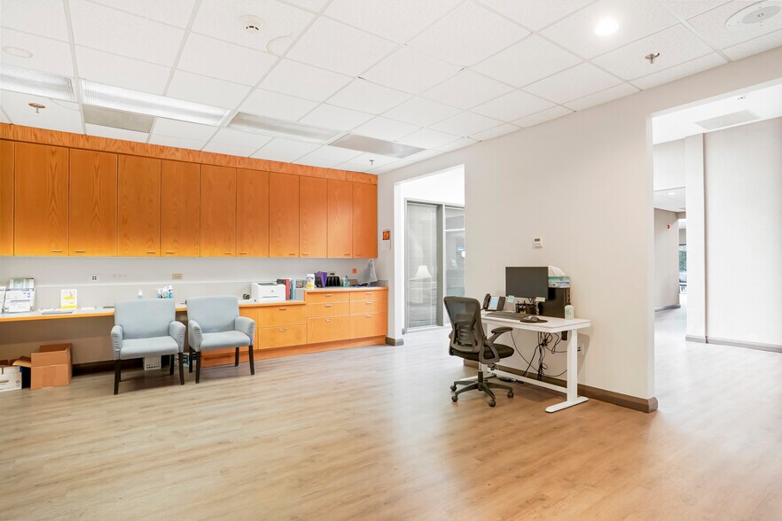 More Photos Of 8381 Southpark Ln, Littleton Medical For Sale