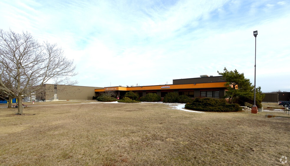 More Photos Of 527 Pleasant St, Attleboro Manufacturing For Lease