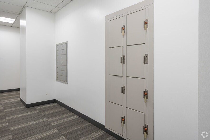 More Photos Of 2707 N Loop W, Houston Office For Lease