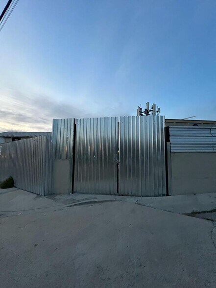 More Photos Of 3242 Fowler St, Los Angeles Warehouse For Sale