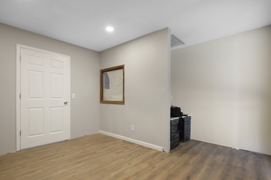More Photos Of 311 Water St, Jordan Warehouse For Sale