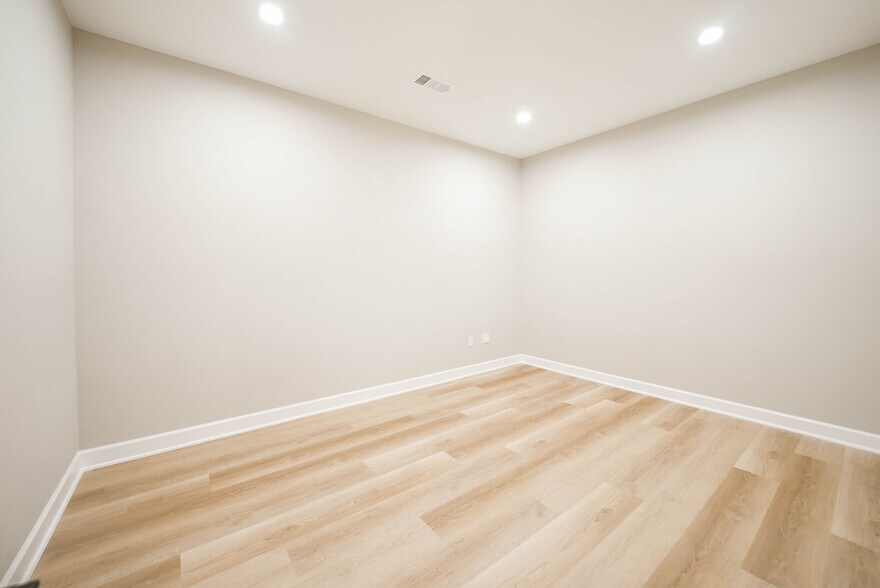 More Photos Of 1325 Main St, Katy Office Residential For Lease