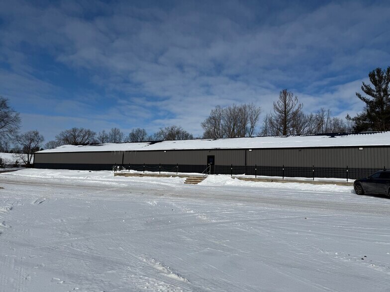 Primary Photo Of 8325-8327 Belding Rd NE, Rockford Warehouse For Lease