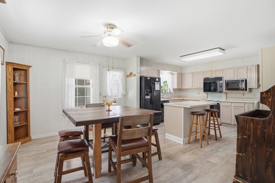 More Photos Of 2996 Millville Shandon Rd, Hamilton Specialty For Sale