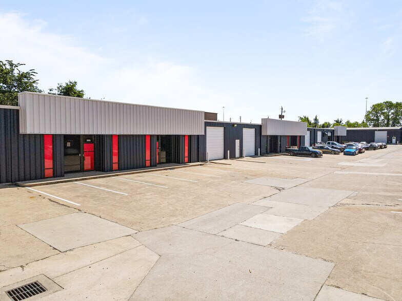 More Photos Of 1500 Brittmoore Rd, Houston Warehouse For Lease