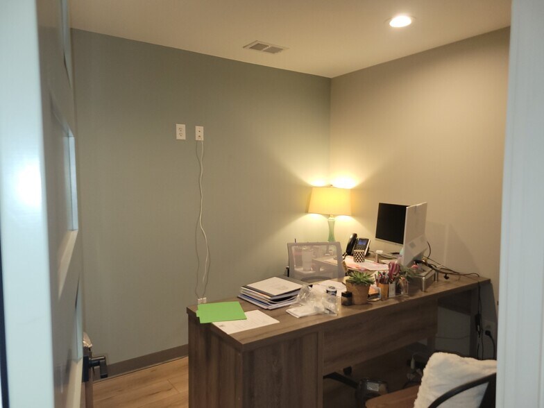 More Photos Of 63 Schinger Ave, Ridgeland Light Distribution For Lease