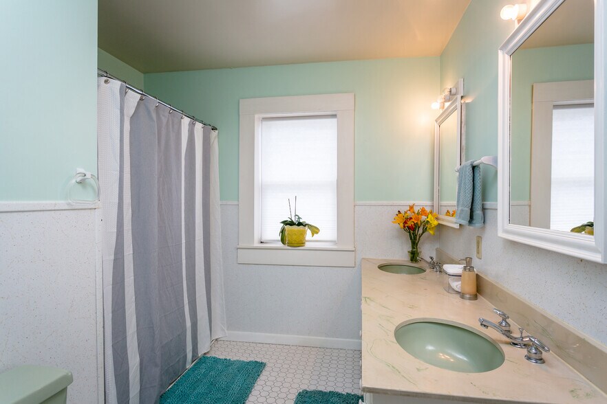 More Photos Of 222 Main St, Dayton Freestanding For Sale