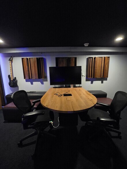 More Photos Of 1415 N Ashland Ave, Chicago Storefront Retail Residential For Lease