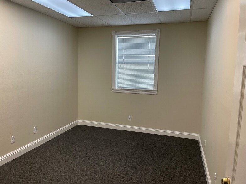 More Photos Of 4240 Canal St, New Orleans Office For Sale