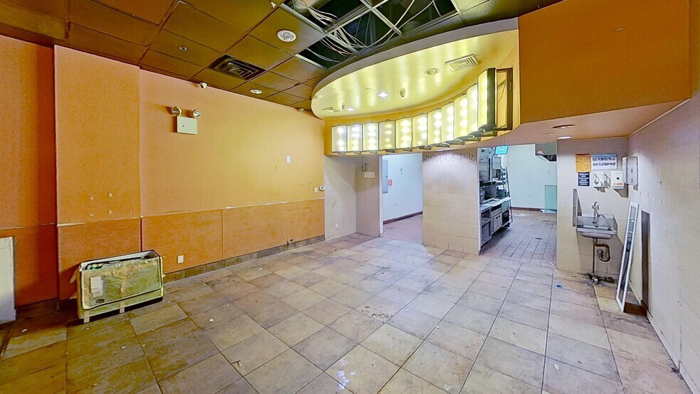 More Photos Of 390 Eighth Ave, New York Freestanding For Lease