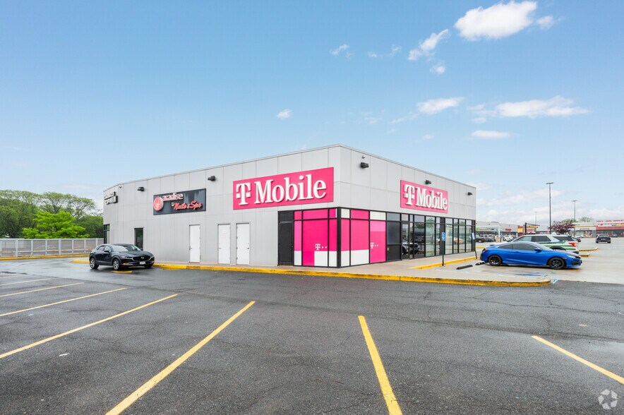 More Photos Of Hutchinson River Pky @ Wennerplace, Bronx Unknown For Lease