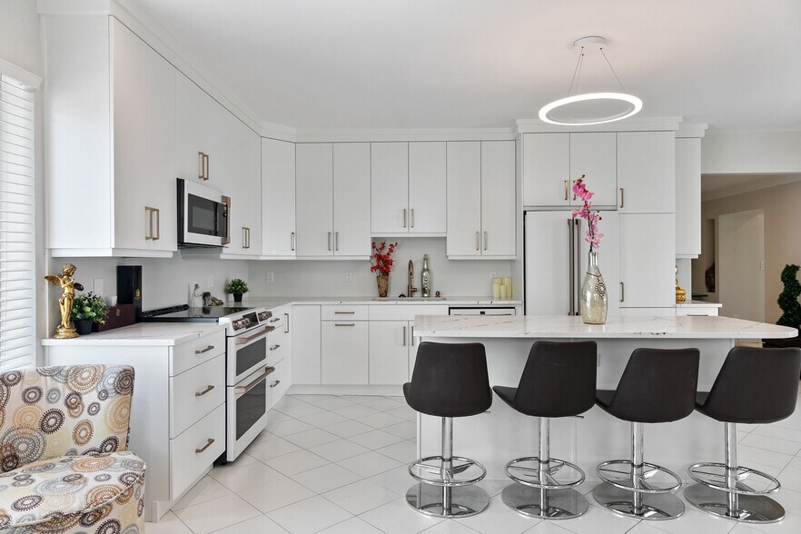 More Photos Of 839 Erie E, Windsor Restaurant For Sale