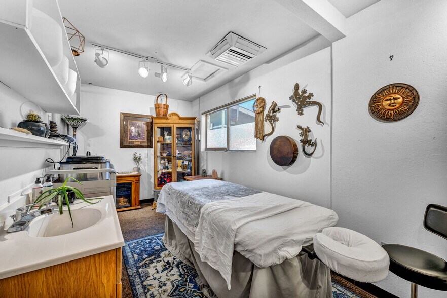 More Photos Of 198 Main St, Bridgeport Restaurant For Sale