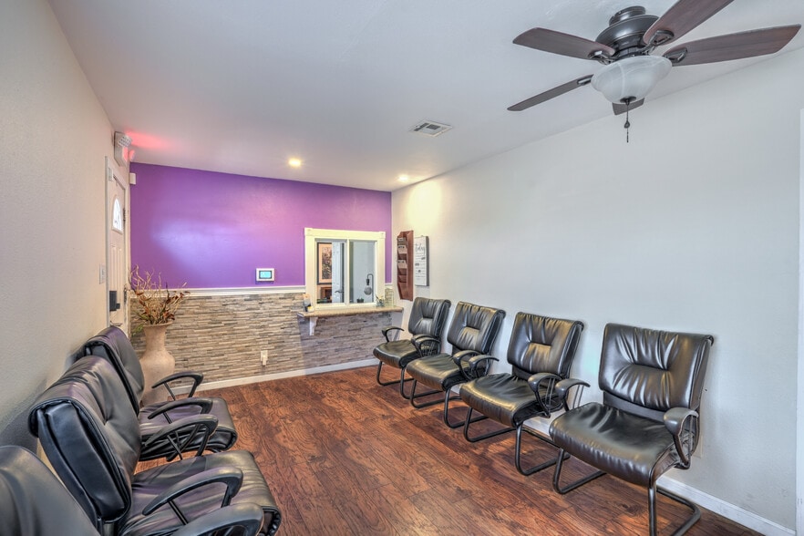 More Photos Of 211 W Atlantic Ave, Henderson Office For Sale