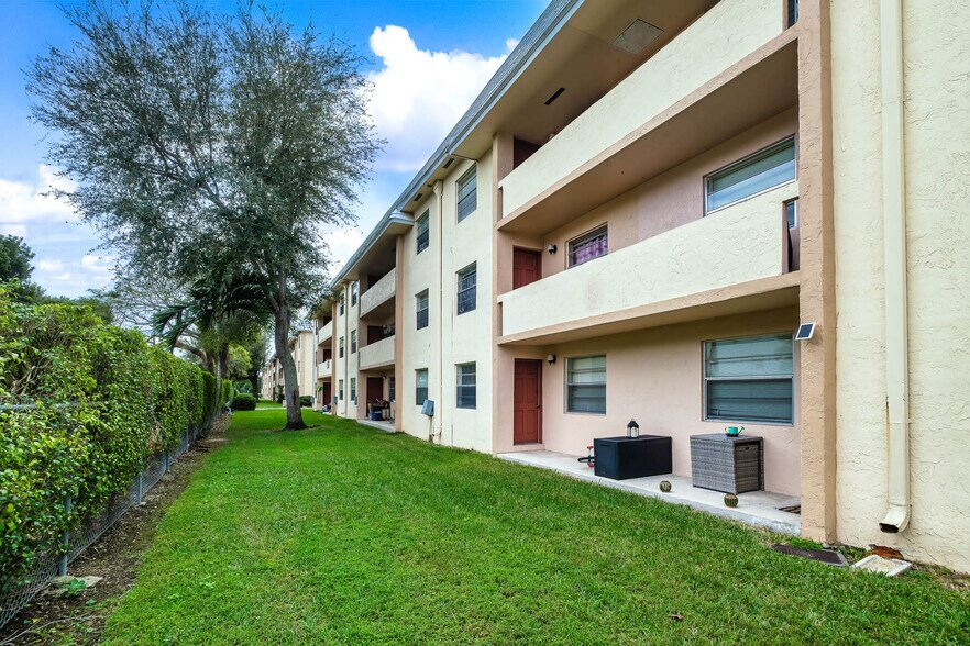 More Photos Of 8951 Sunset Dr, Miami Apartments For Sale