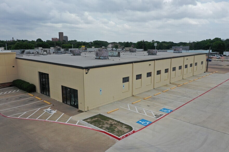 Primary Photo Of 501-511 W University Dr, Denton Unknown For Lease