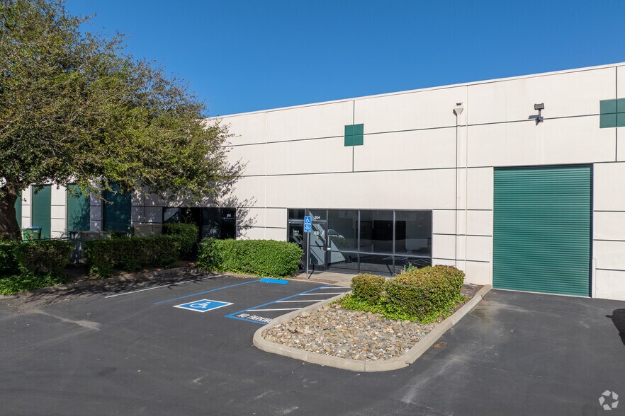More Photos Of 1099 Vine St, Sacramento Warehouse For Lease