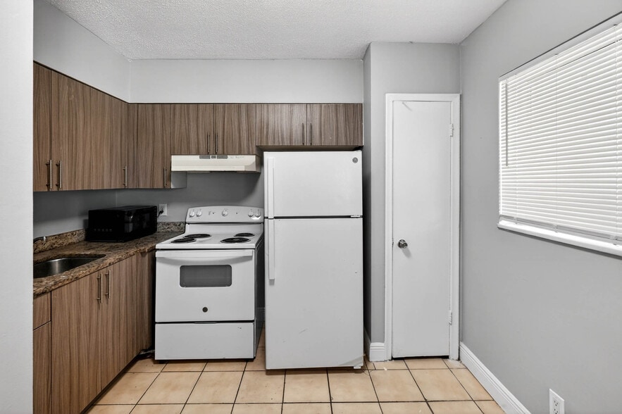 More Photos Of 999 W Prospect Rd, Oakland Park Apartments For Sale