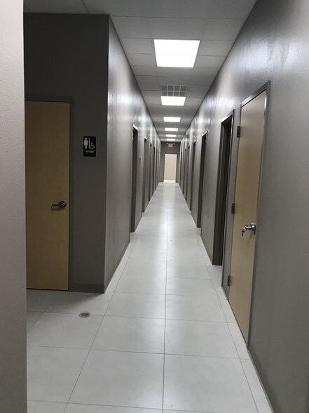 More Photos Of 4101-4179 Crosspoint Blvd, Edinburg Medical For Sale