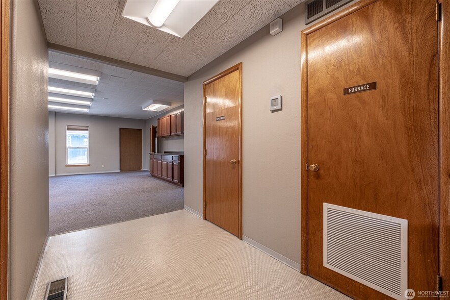 More Photos Of 119 J St SW, Quincy Office For Sale