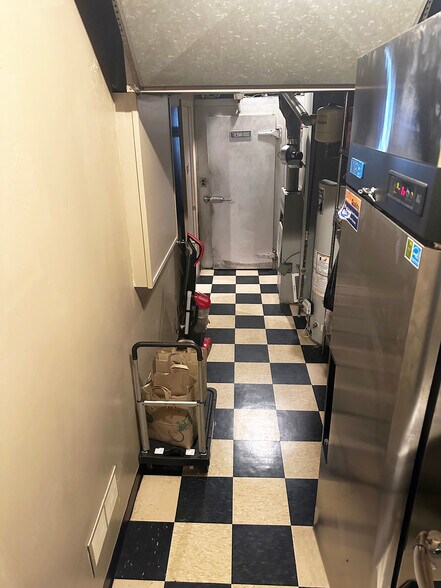 More Photos Of 721 King St, Wilmington Restaurant For Sale
