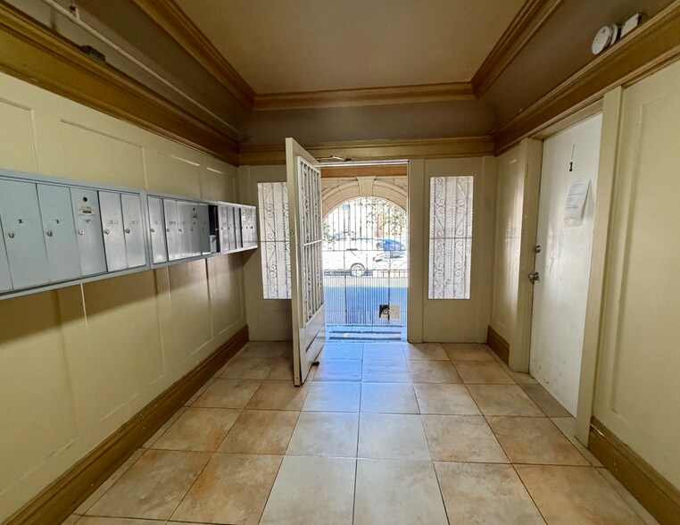 More Photos Of 315 25th St, Richmond Apartments For Sale