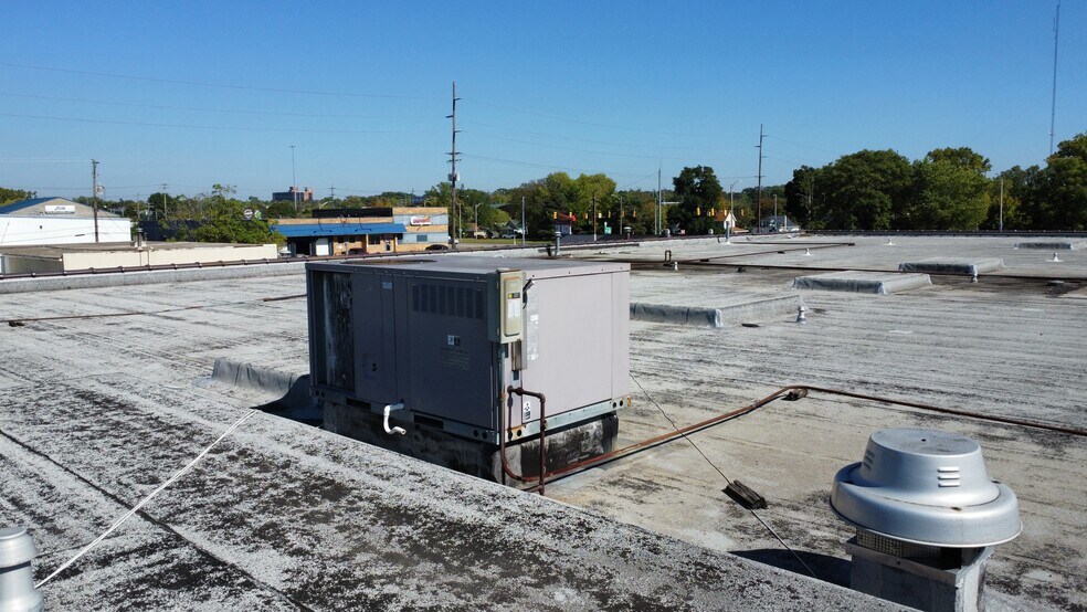 More Photos Of 1121 River St, Lansing Distribution For Lease