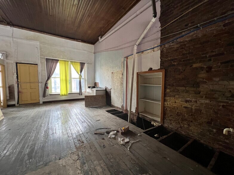 More Photos Of 305 Victor Ave, Victor Storefront Retail Residential For Lease