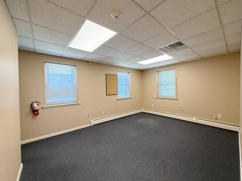 More Photos Of 216 Cedar Ave, Willow Grove Office Residential For Lease