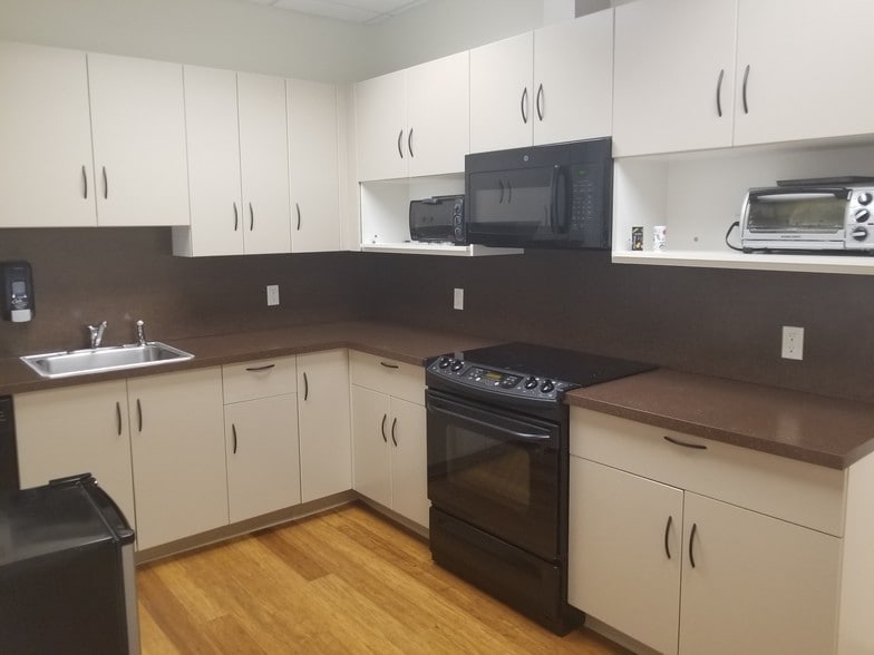 More Photos Of 95 Dermody St, Cranford Research And Development For Sale