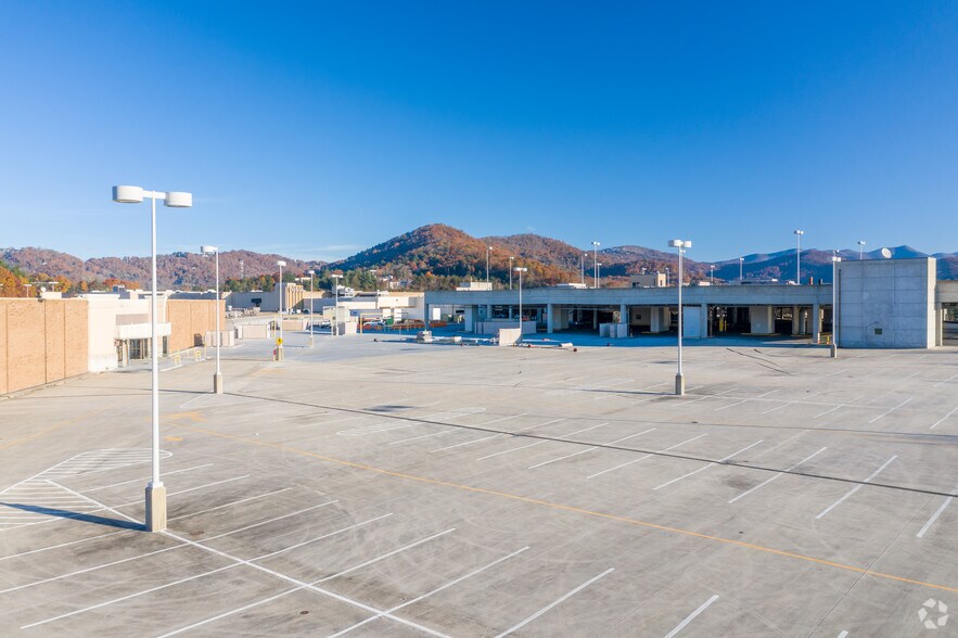 More Photos Of 7 S Tunnel Rd, Asheville Department Store For Sale