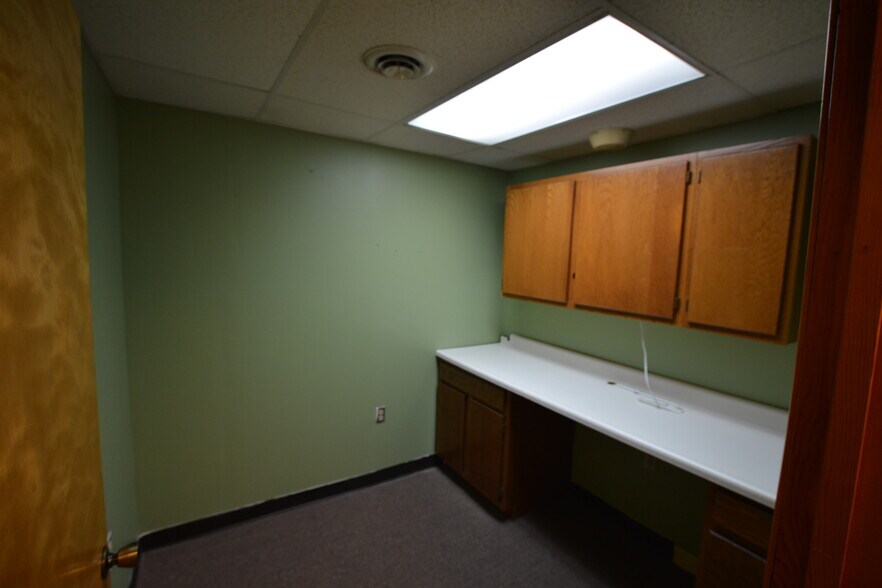 More Photos Of 7836 Oakwood Rd, Glen Burnie Office For Sale