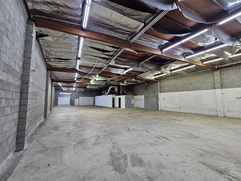 More Photos Of 1120 E 14th Pl, Los Angeles Warehouse For Sale