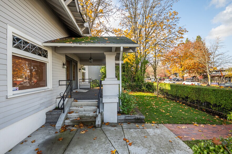 More Photos Of 990 W 7th Ave, Eugene Office For Sale