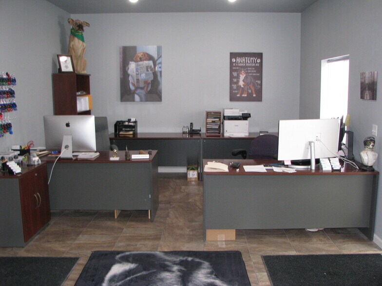 More Photos Of 3862 Norrie Dr, New Franken Showroom For Lease