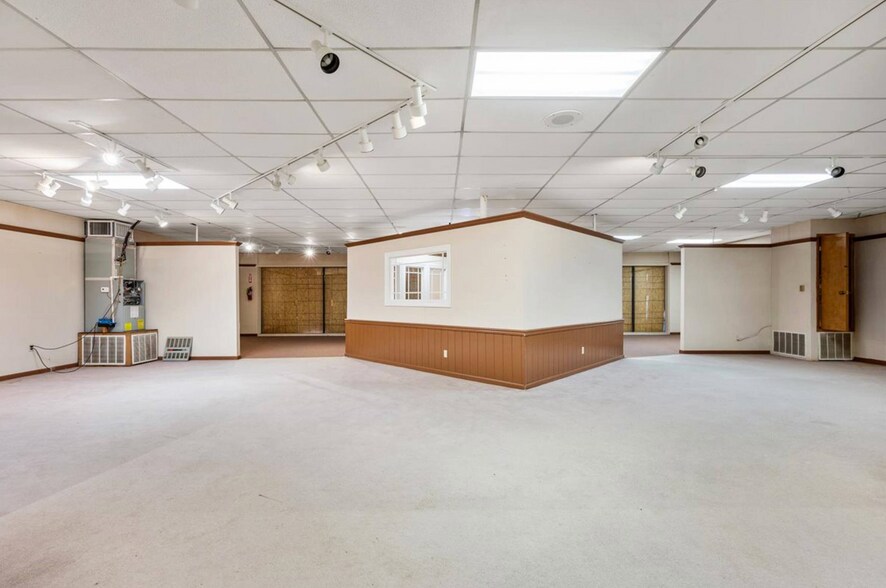More Photos Of 1511 NW Cache Rd, Lawton General Retail For Sale