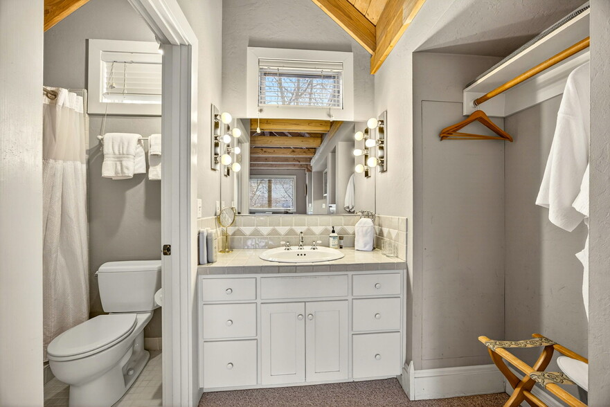 More Photos Of 668 N Main St, Ashland Hospitality For Sale