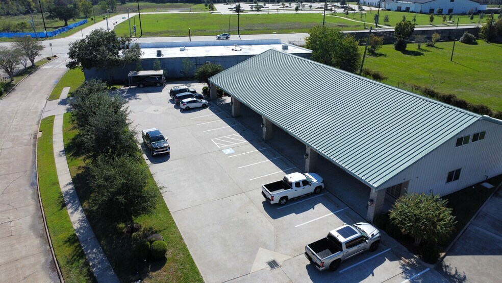 More Photos Of 17130 Townes Rd, Friendswood Warehouse For Lease