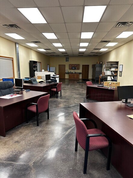 More Photos Of 6310-6330 Industrial Dr, Eden Prairie Manufacturing For Sale