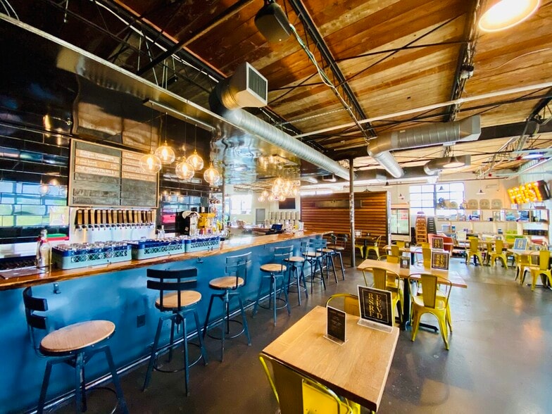 More Photos Of 401 Bryan Ave, Fort Worth Restaurant For Lease