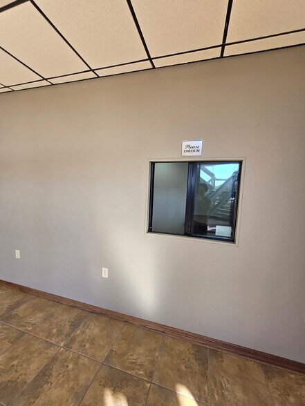 More Photos Of 2728 Williams Ave, Woodward General Retail For Lease