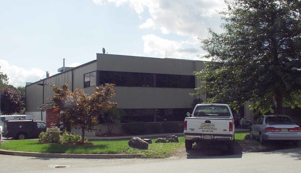 More Photos Of 29 Edison Ave, Oakland Warehouse For Lease