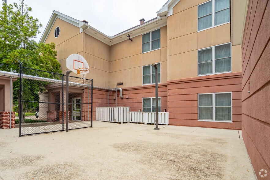 More Photos Of 401 Bay Area Blvd, Houston Hotel For Sale