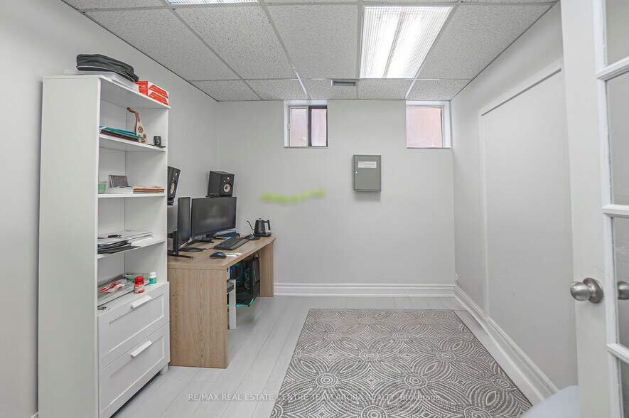 More Photos Of 3173 Erindale Station Rd, Mississauga Medical For Sale