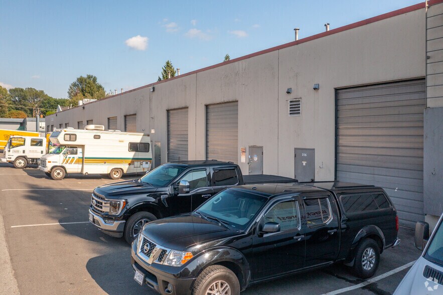 More Photos Of 304-356 Harbour Ave, North Vancouver District Warehouse For Lease