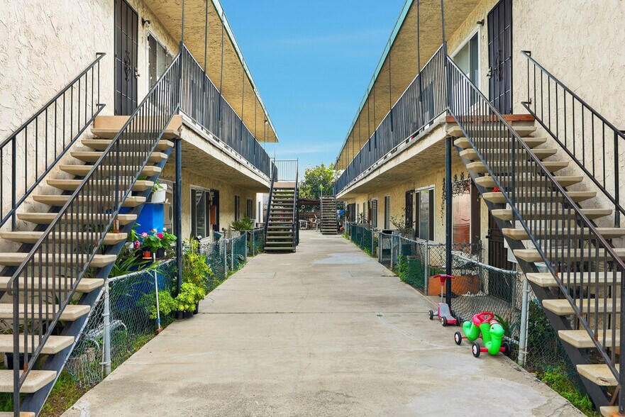 More Photos Of 335 Laurel Ave, National City Apartments For Sale
