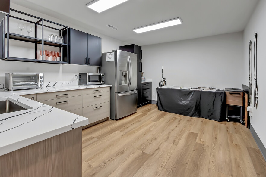 More Photos Of 11104 Gravelly Lake Dr SW, Tacoma Freestanding For Sale