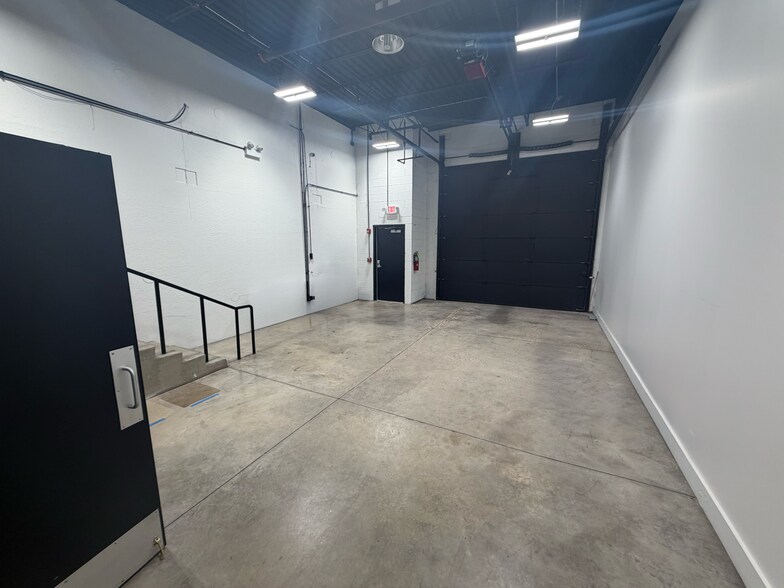 More Photos Of 210 Mittel Dr, Wood Dale Warehouse For Lease