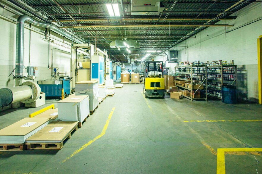 More Photos Of 2002 N 16th St, Omaha Manufacturing For Sale